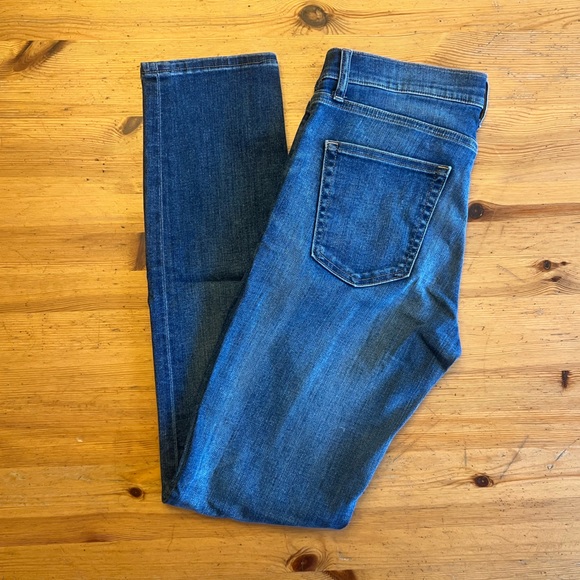 Gap - Slim Straight 28r with light distressing - Picture 2 of 3